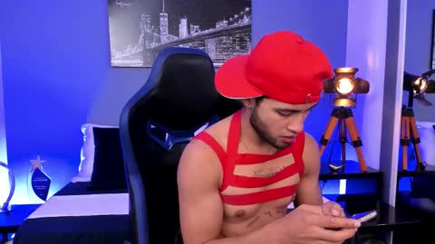 Snapshot of max_conor_ chatting on September 21, 12:05 pm Max Conor online show from September 21, 12:05 pm