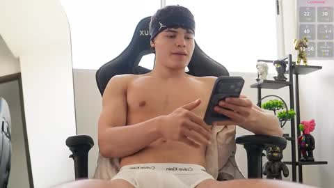 Snapshot of max_cortes1_ chatting on October 18, 5:07 pm 60 OFF ON MY OF ONLY FOR TODAY online show from October 18, 5:07 pm