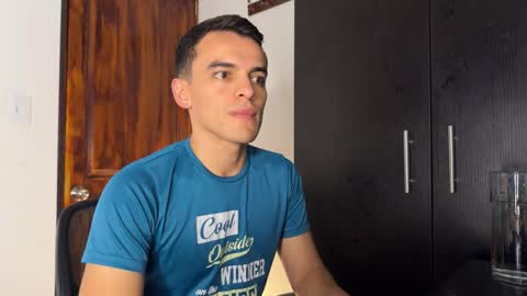 Snapshot of max_lancaster chatting on December 3, 11:35 pm Max Lancaster online show from December 3, 11:35 pm