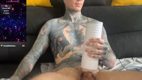 Snapshot of max_reaves chatting on October 19, 6:49 am online show from October 19, 6:49 am