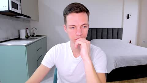 Snapshot of max_shy chatting on January 22, 12:27 pm Max online show from January 22, 12:27 pm