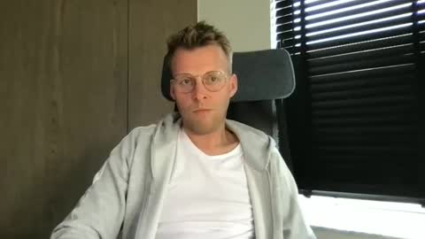 Max take off clothes online show from June 8, 1:12 pm