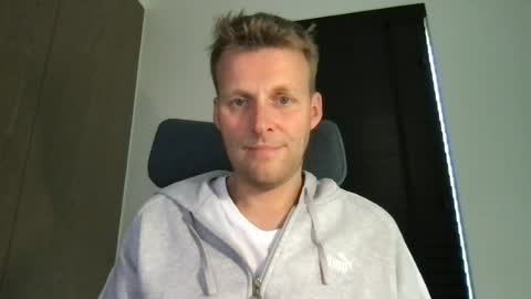 Max take off clothes online show from June 12, 7:17 am