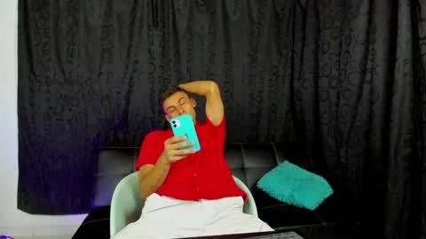 Snapshot of max_wild01 chatting on December 25, 9:45 am MAX online show from December 25, 9:45 am