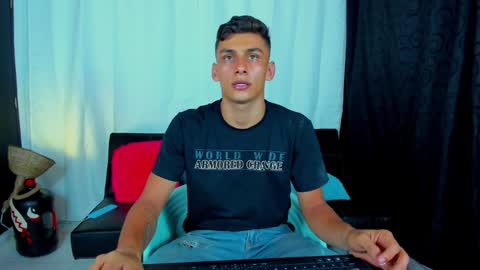 Snapshot of max_wild01 chatting on January 18, 6:42 am MAX online show from January 18, 6:42 am