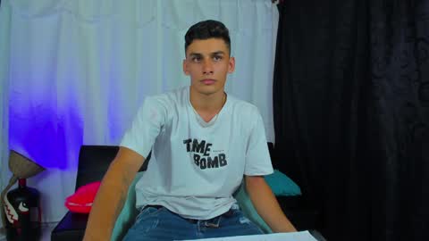 Snapshot of max_wild01 chatting on February 6, 7:24 am MAX online show from February 6, 7:24 am
