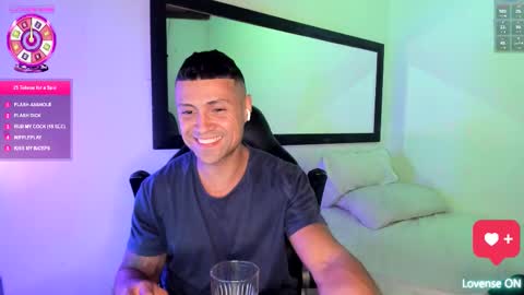 Snapshot of maxi_mux1 chatting on October 18, 5:01 am MAXI online show from October 18, 5:01 am