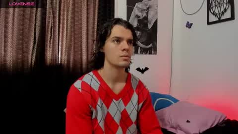 Snapshot of maxi_styles chatting on December 6, 7:12 pm Alex online show from December 6, 7:12 pm