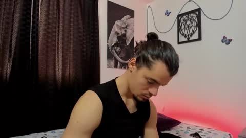 Snapshot of maxi_styles chatting on March 2, 7:19 pm Alex online show from March 2, 7:19 pm