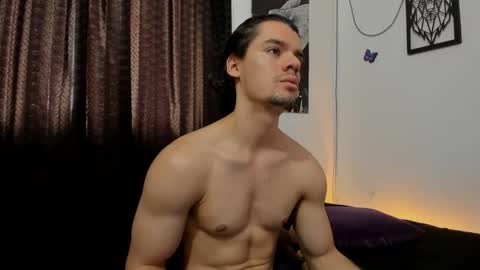 Snapshot of maxi_styles chatting on December 16, 6:16 pm Alex online show from December 16, 6:16 pm