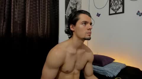 Snapshot of maxi_styles chatting on December 22, 7:42 pm Alex online show from December 22, 7:42 pm