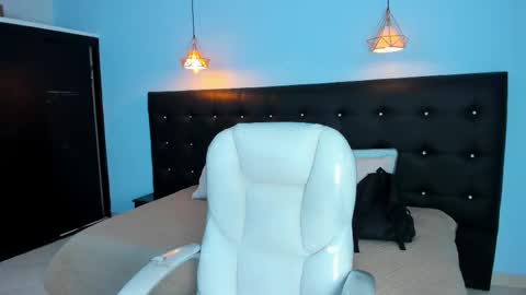 Snapshot of maxii18_ chatting on October 20, 1:04 pm -- -- online show from October 20, 1:04 pm