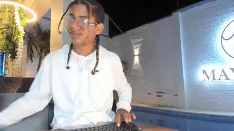 maxim online show from November 15, 5:09 am