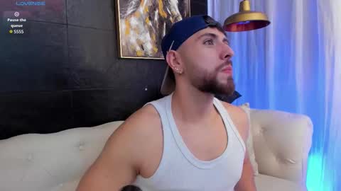 Snapshot of maximo_wolf1 chatting on October 18, 11:09 pm Maximo Wolf online show from October 18, 11:09 pm
