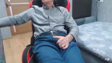 maximus3334 online show from April 15, 11:32 am