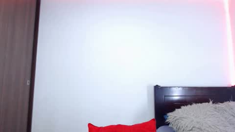 Independent Model online show from December 21, 4:09 am