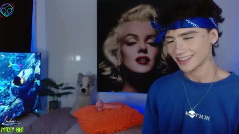 Max online show from November 25, 3:03 pm