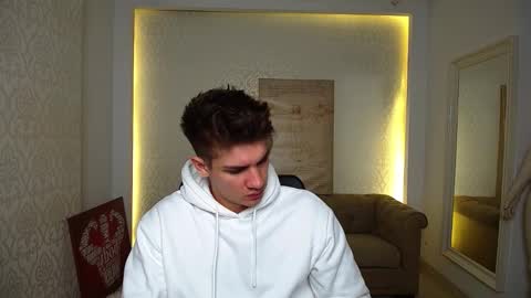 MaxKaiden online show from October 3, 6:40 am