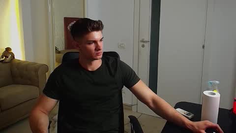 MaxKaiden online show from September 22, 9:31 am