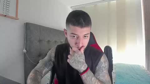 maxvibe_ online show from November 10, 6:02 pm