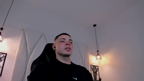 MAX online show from February 21, 7:54 pm