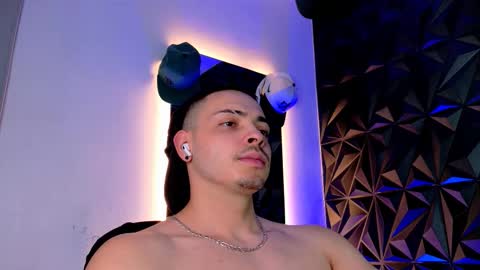 MAX online show from October 14, 11:34 pm