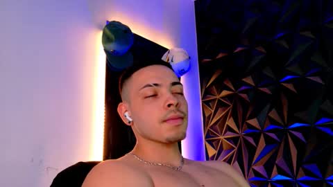 MAX online show from October 19, 1:10 am