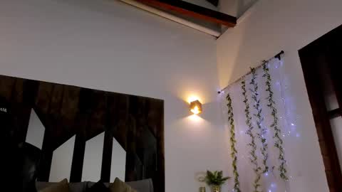 MAX online show from February 18, 8:58 pm