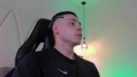 MAX online show from March 5, 9:50 pm