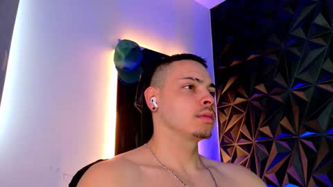 MAX online show from October 21, 8:01 pm