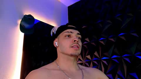 MAX online show from October 13, 11:11 pm