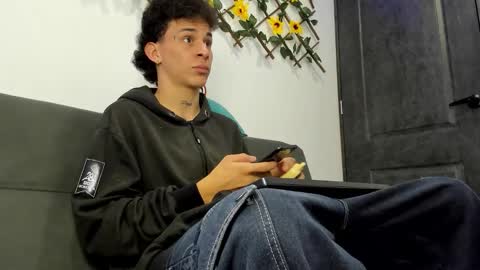 Max online show from February 22, 2:24 am