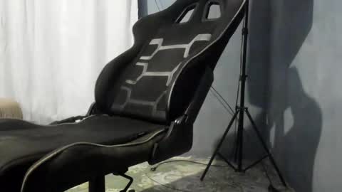 maykalvess online show from February 4, 2:17 am