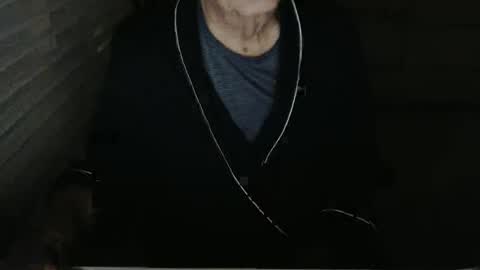 Snapshot of mbeastie chatting on January 8, 2:35 am Beastie online show from January 8, 2:35 am