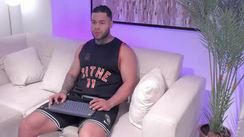 Michael Salens independent model online show from February 21, 10:28 am