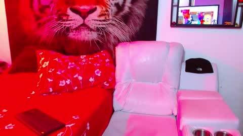 Snapshot of michell_myers chatting on February 2, 12:30 am michell_myers online show from February 2, 12:30 am