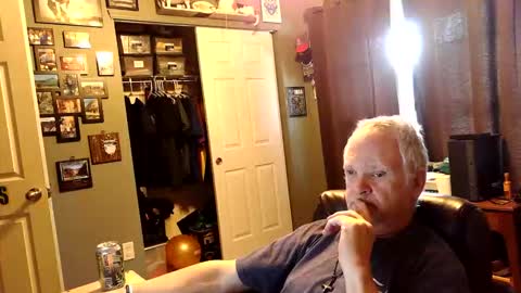 Snapshot of midwestdad09 chatting on October 17, 1:59 pm midwestdad09 online show from October 17, 1:59 pm