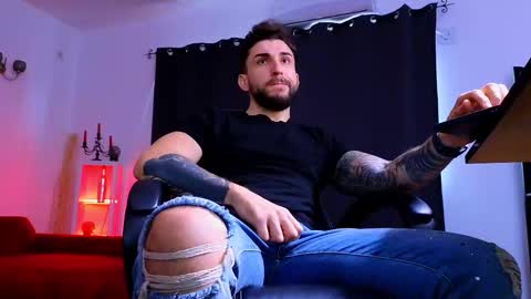 MightyAaron online show from December 4, 8:21 am