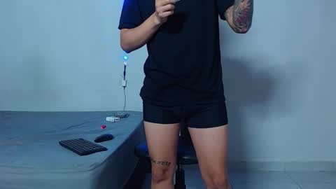 Snapshot of mike777jr chatting on October 19, 3:44 am Mike IMDEPENDIENT MODEL online show from October 19, 3:44 am