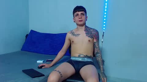 Snapshot of mike777jr chatting on March 6, 3:35 pm Mike IMDEPENDIENT MODEL online show from March 6, 3:35 pm