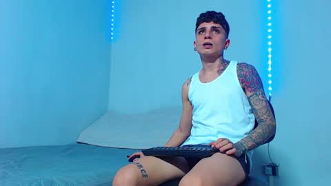 Snapshot of mike777jr chatting on December 7, 3:14 am Mike IMDEPENDIENT MODEL online show from December 7, 3:14 am