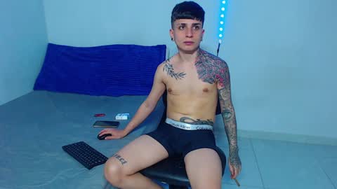 Snapshot of mike777jr chatting on January 30, 4:06 am Mike IMDEPENDIENT MODEL online show from January 30, 4:06 am