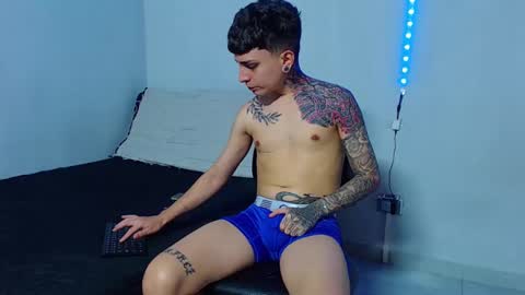 Snapshot of mike777jr chatting on February 14, 3:47 pm Mike IMDEPENDIENT MODEL online show from February 14, 3:47 pm