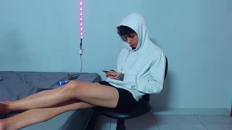 Snapshot of mike777jr chatting on September 14, 2:02 am Mike IMDEPENDIENT MODEL online show from September 14, 2:02 am