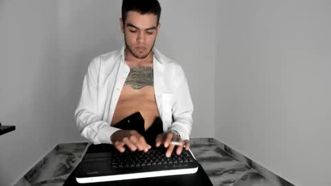 mikee_scooth online show from November 8, 5:05 pm