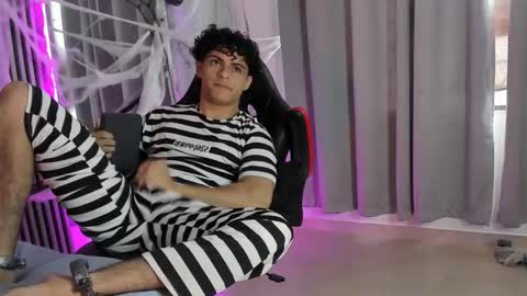 mikey_banji online show from October 31, 2:42 pm