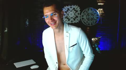 milandavid1 online show from March 28, 7:03 pm