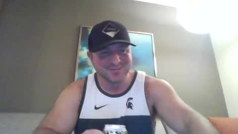 Snapshot of millertimenow34 chatting on December 17, 11:27 pm millertime feet bigcock hairy straight muscles online show from December 17, 11:27 pm