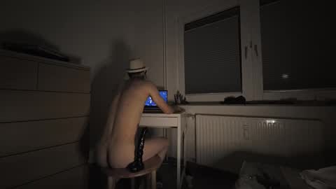 Milo online show from November 2, 6:45 pm