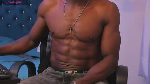 Snapshot of miltonn_jakee chatting on December 19, 2:45 am Miltonn online show from December 19, 2:45 am